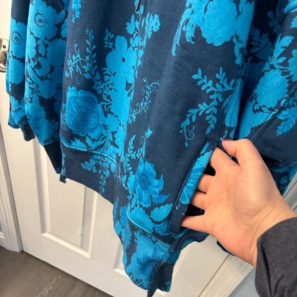 FP Movement Sprint To The Finish Printed Hoodie in Blue Floral, size Medium, NWT - Picture 4 of 12